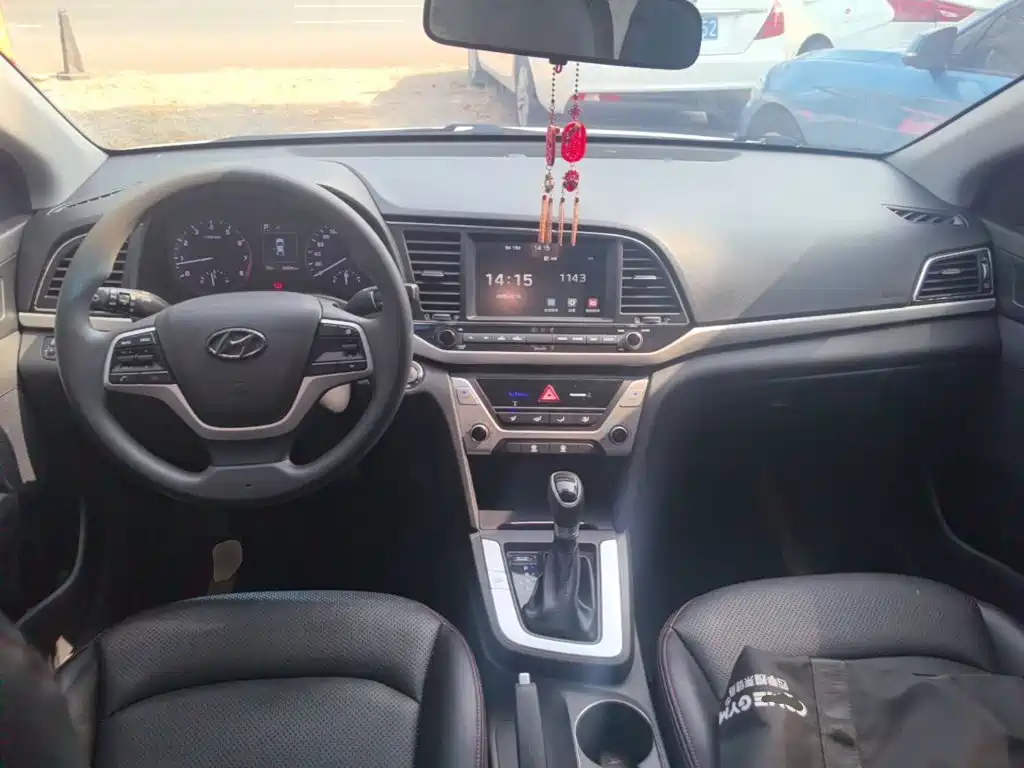 Hyundai Elantra — миниатюра 10