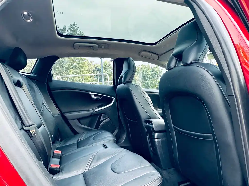 Volvo V40 — миниатюра 11