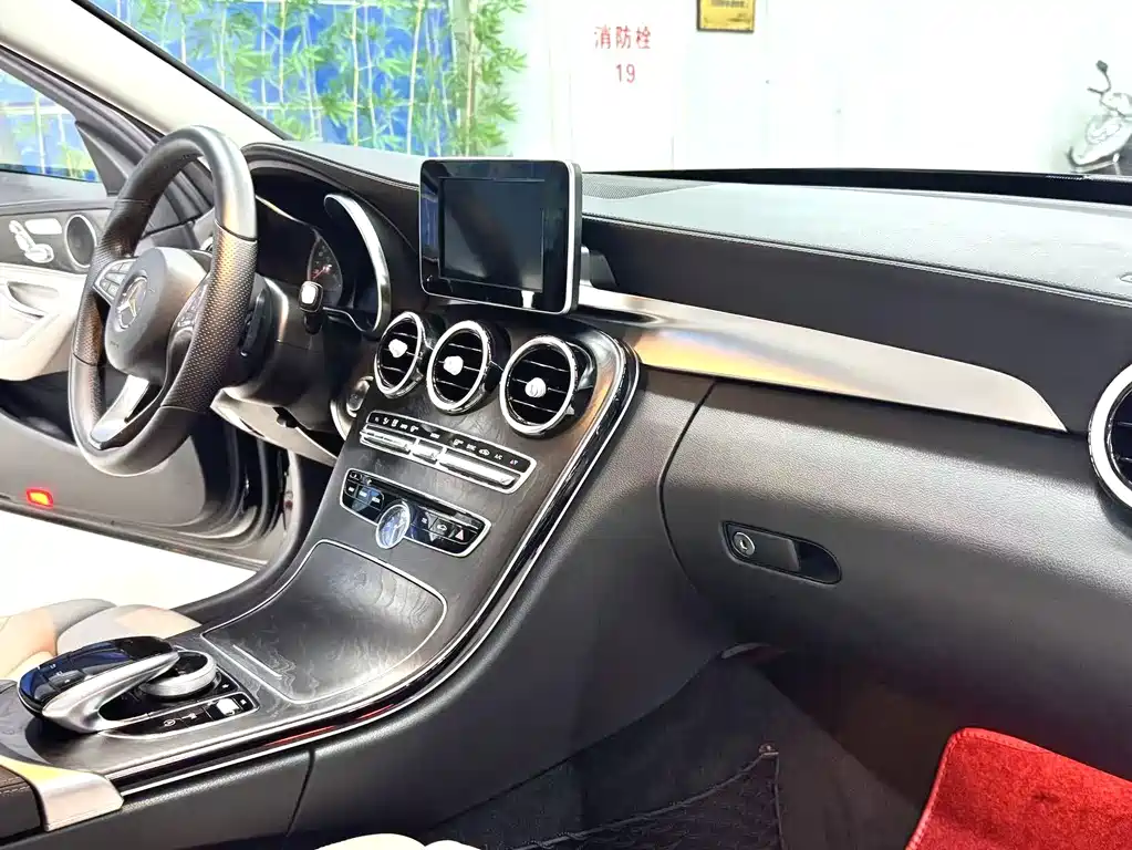 Mercedes-Benz C-Class — миниатюра 18