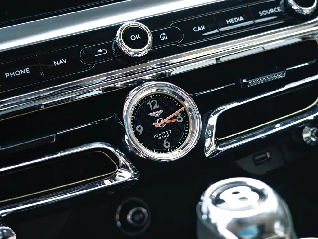 Bentley Flying Spur PHEV — миниатюра 19