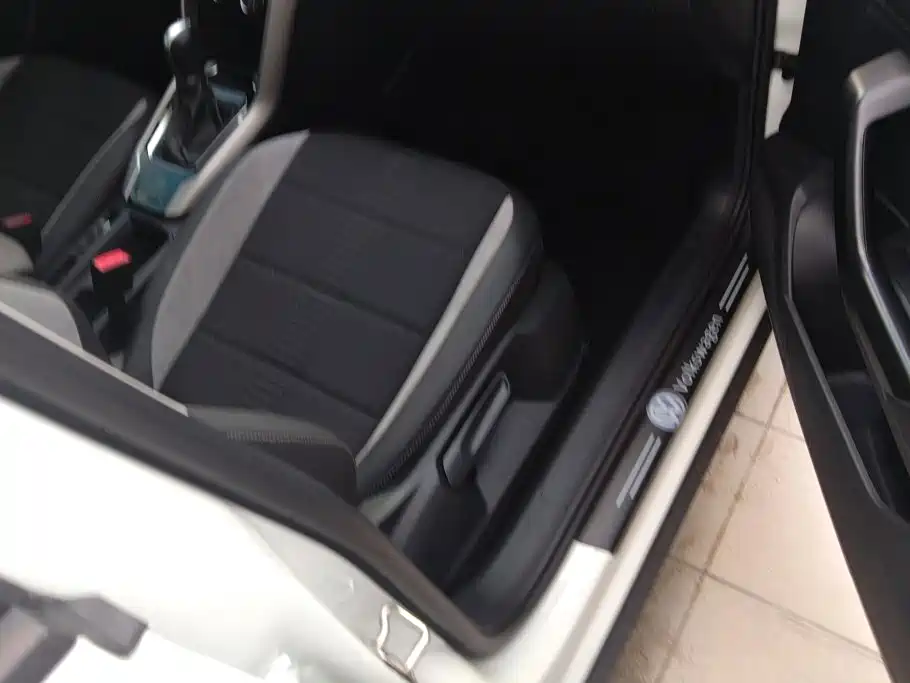 Volkswagen T-Roc — миниатюра 8