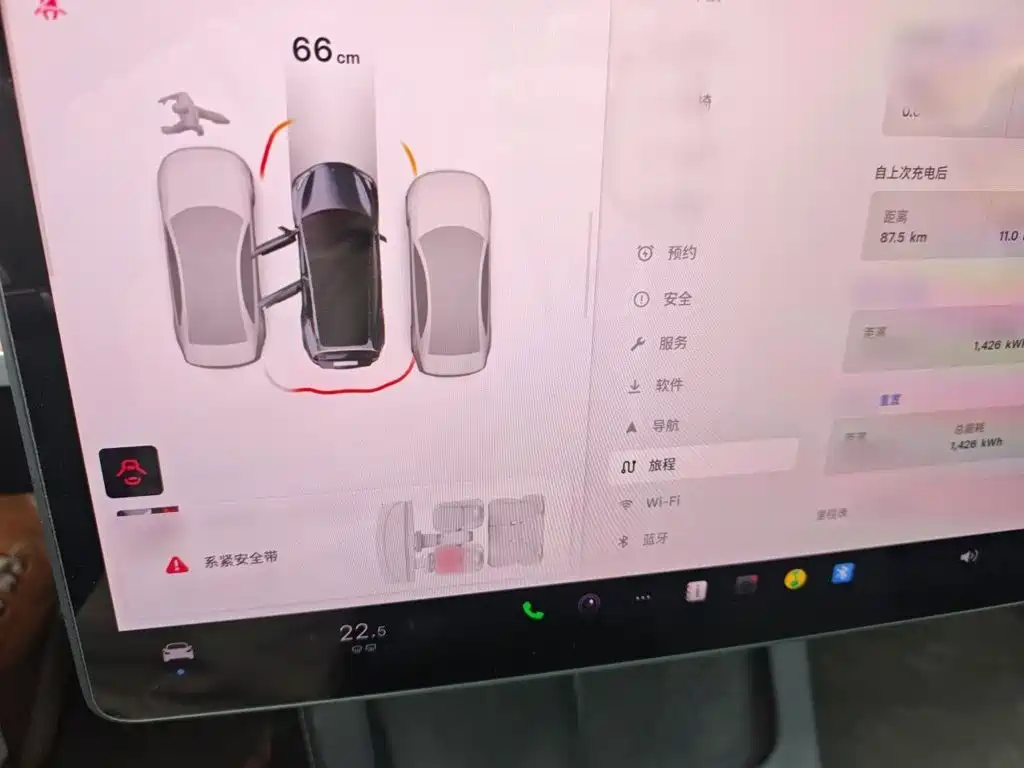 Tesla Model 3 — миниатюра 6