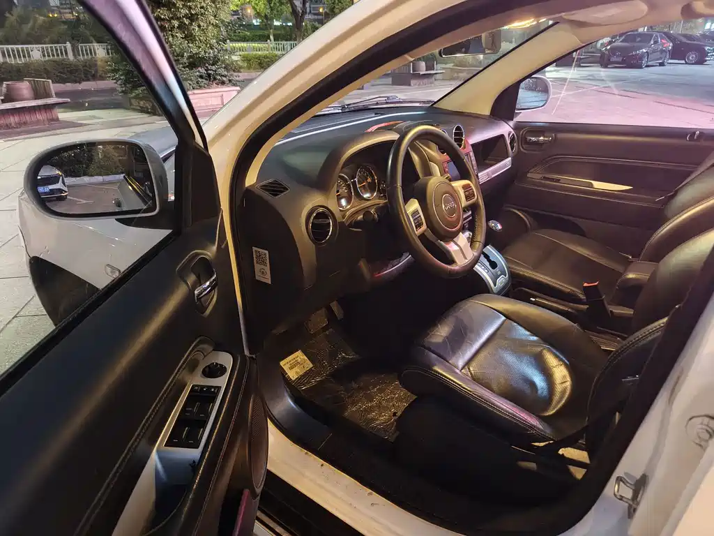 Jeep Compass (Import) — миниатюра 8