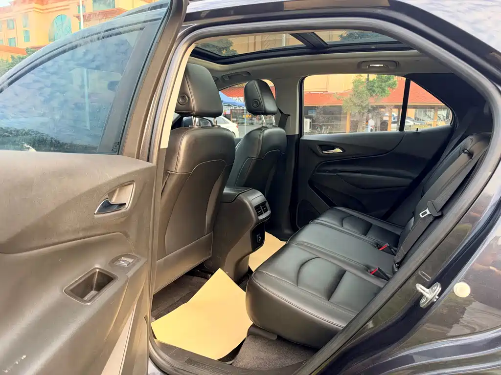 Chevrolet Equinox — миниатюра 12