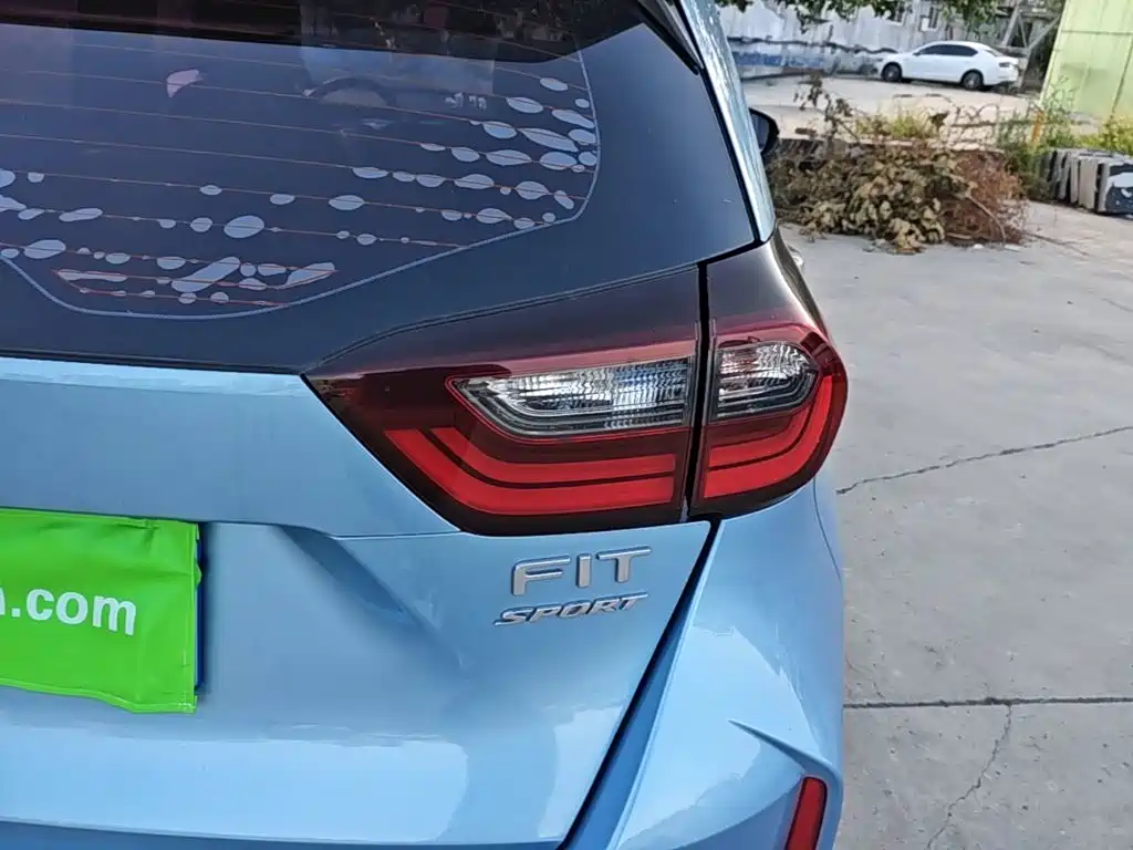 Honda Fit — миниатюра 8