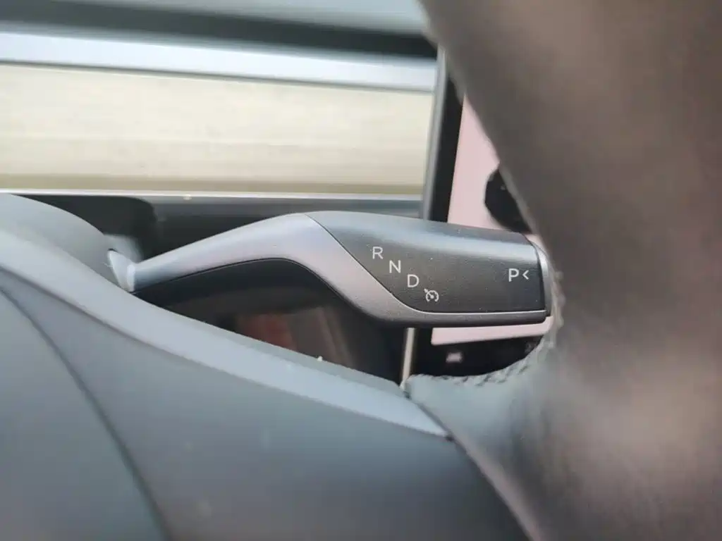 Tesla Model Y — миниатюра 14