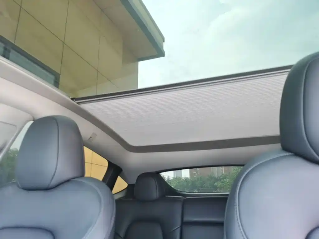 Tesla Model Y — миниатюра 18