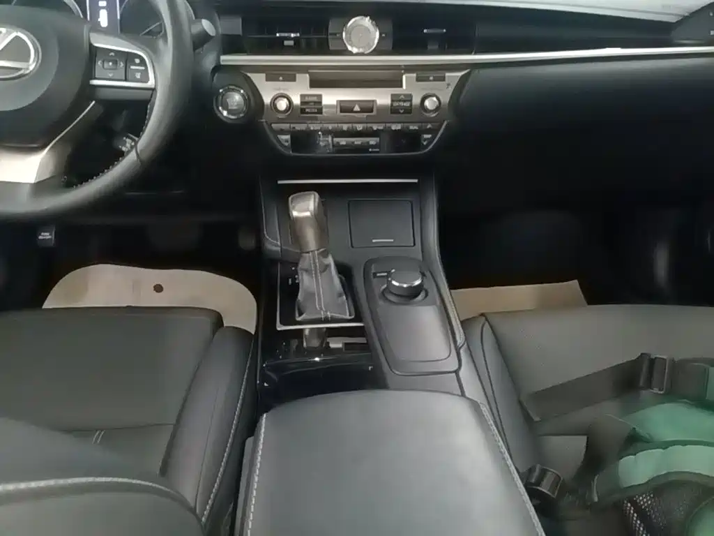Lexus ES — миниатюра 14
