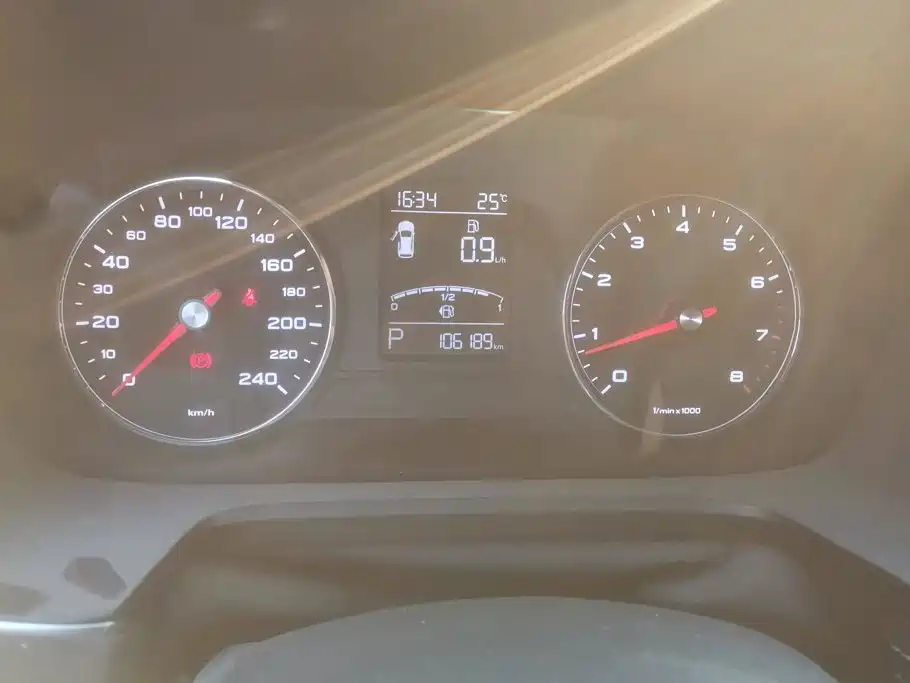 Roewe RX5 — миниатюра 8