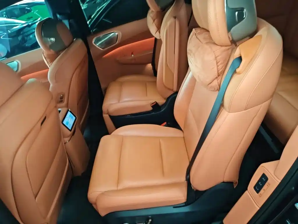 Lynk & Co 900 — миниатюра 17