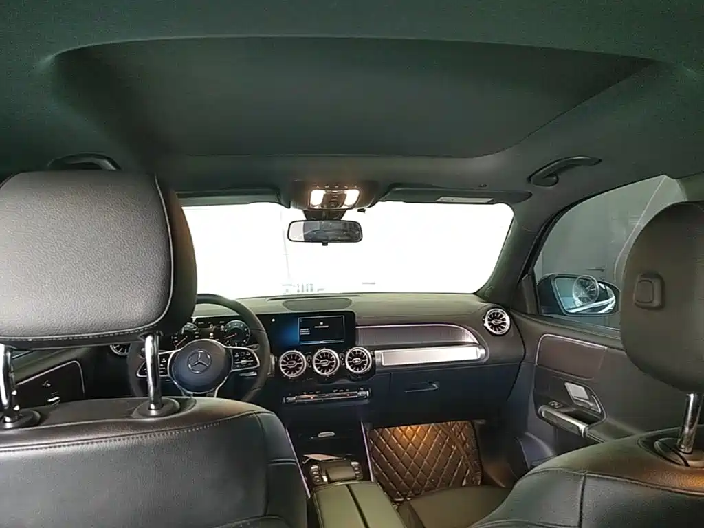Mercedes-Benz GLB — миниатюра 23