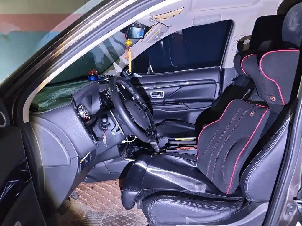 Mitsubishi Outlander — миниатюра 8