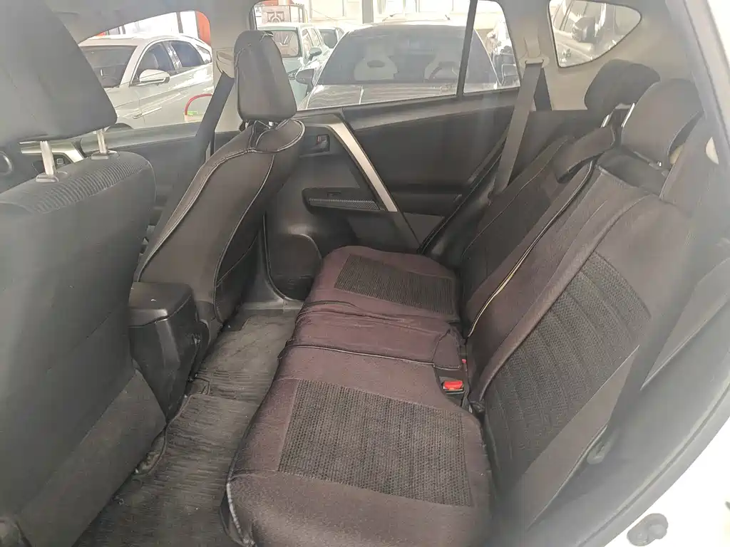 Toyota RAV4 — миниатюра 4