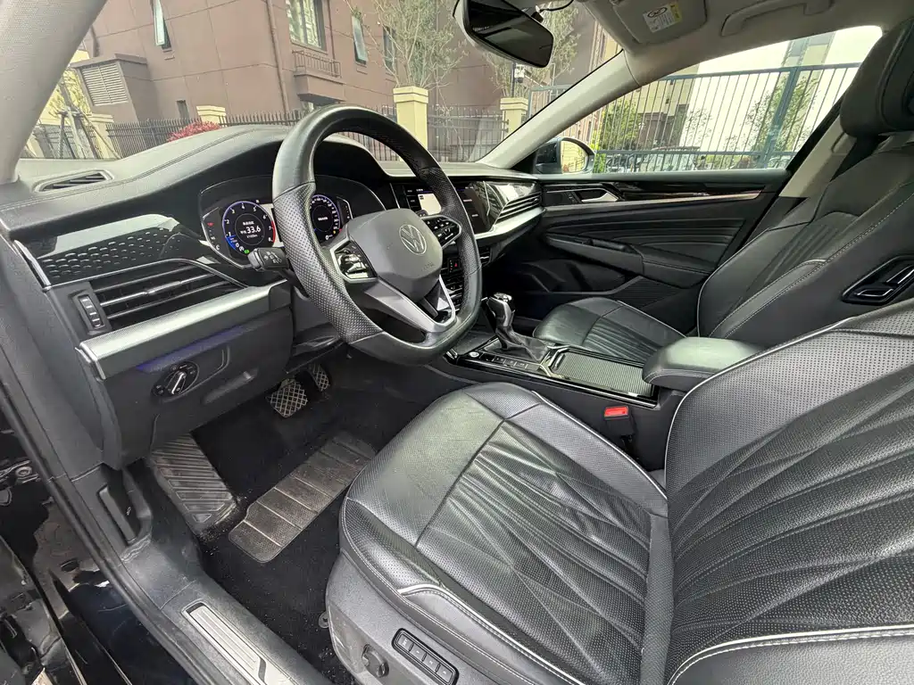 Volkswagen Passat 2023 330TSI Luxury