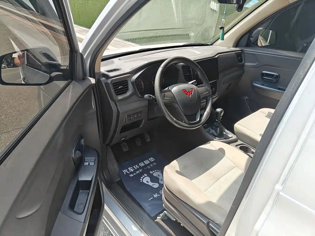 Wuling Hongguang V — миниатюра 2