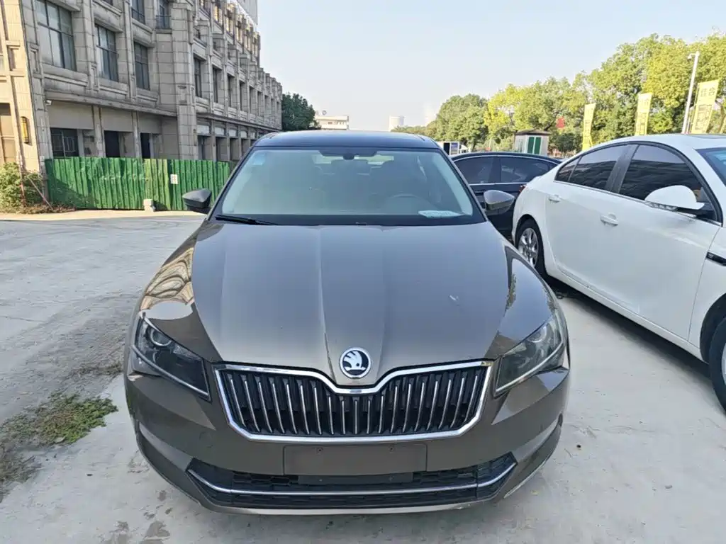 Skoda Superb — миниатюра 3