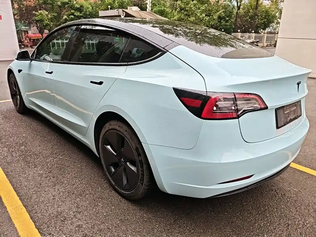 Tesla Model 3 — миниатюра 5