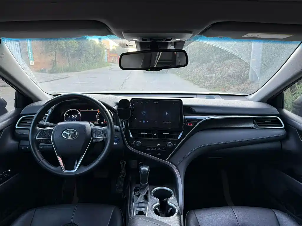 Toyota Camry — миниатюра 5