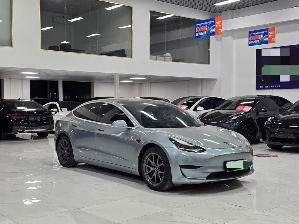Tesla Model 3 — миниатюра 3