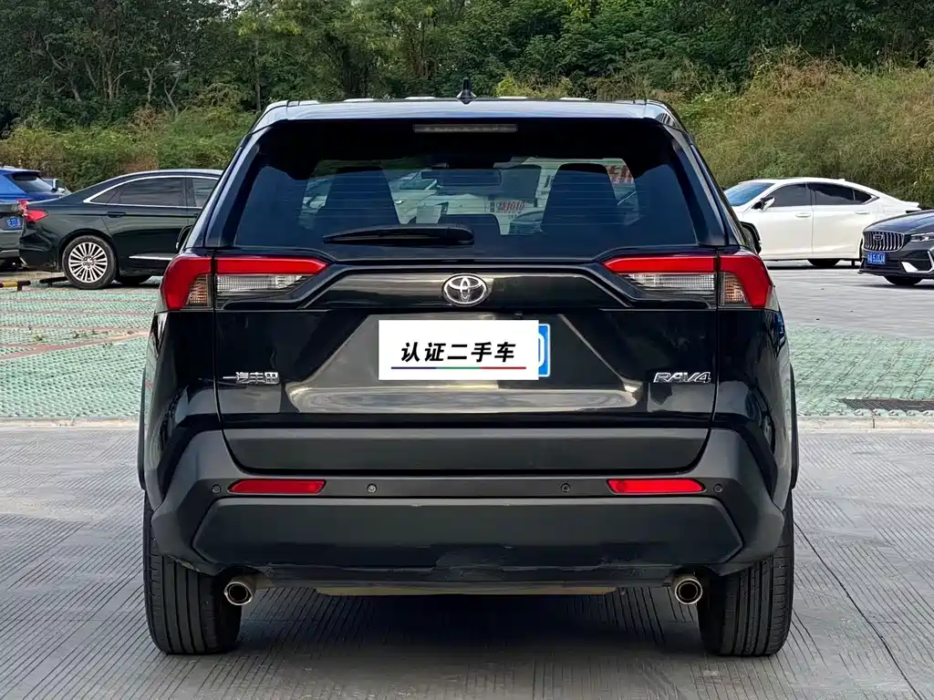 Toyota RAV4 — миниатюра 8
