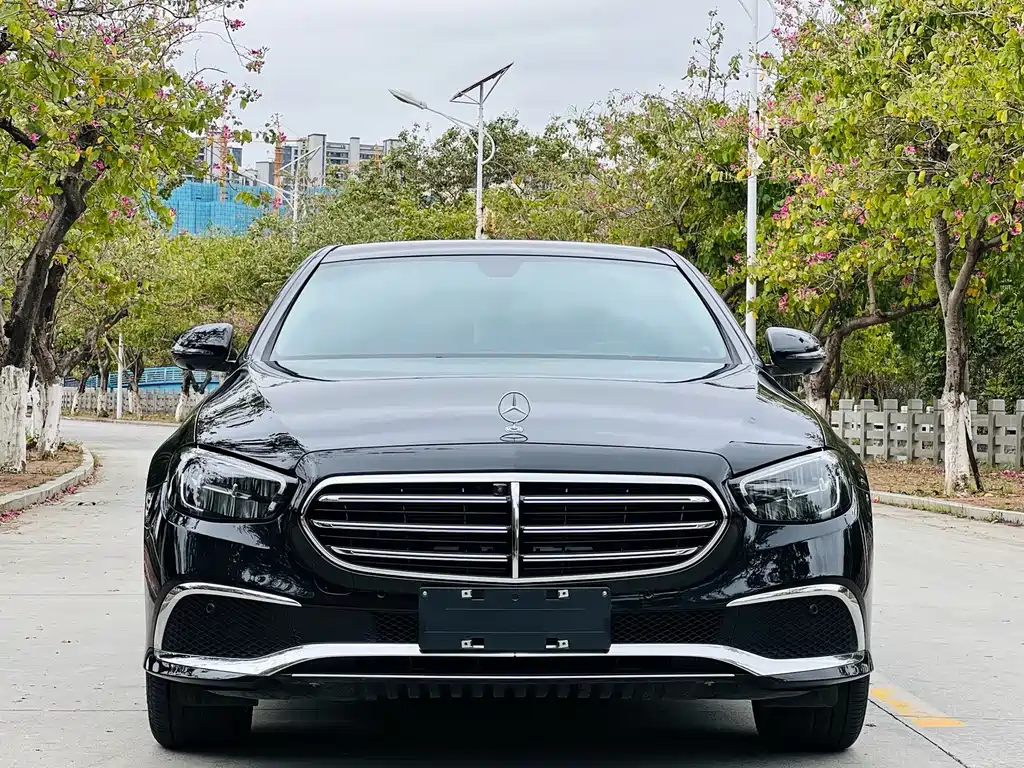 Mercedes-Benz E-Class — миниатюра 2