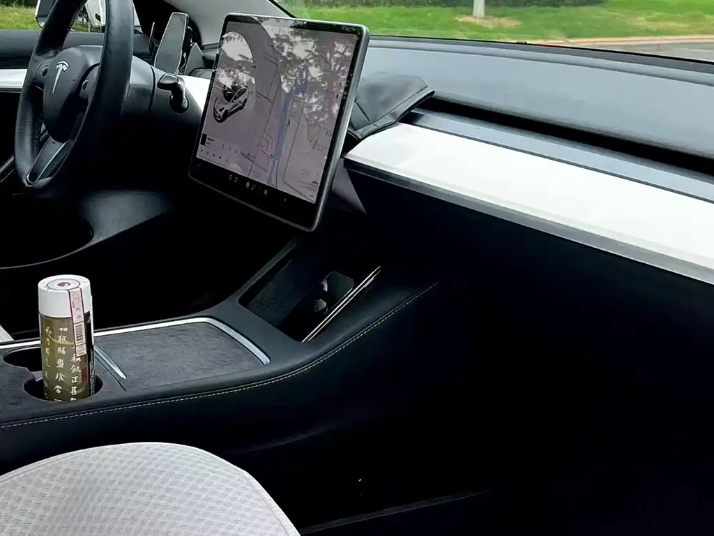 Tesla Model 3 — миниатюра 5