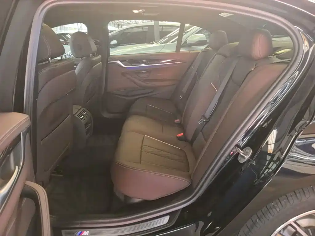 BMW 5 Series — миниатюра 17