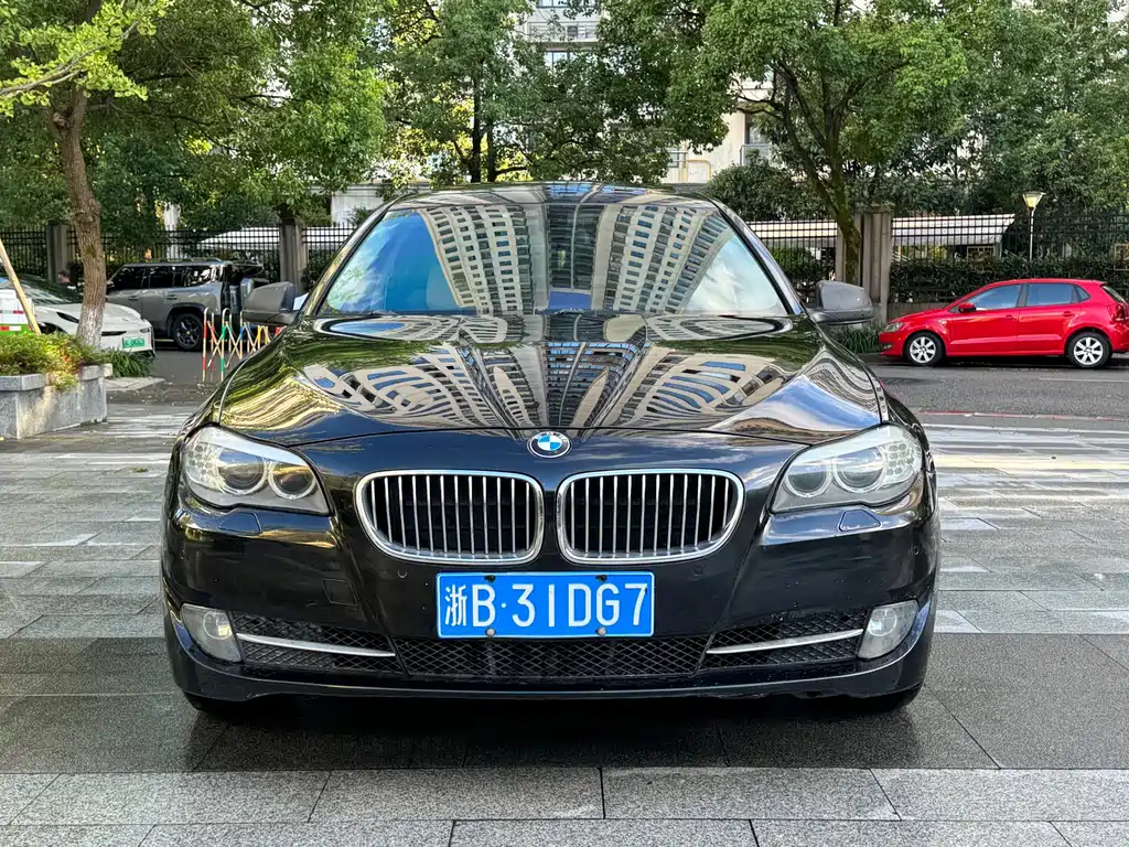BMW 5 Series — миниатюра 2