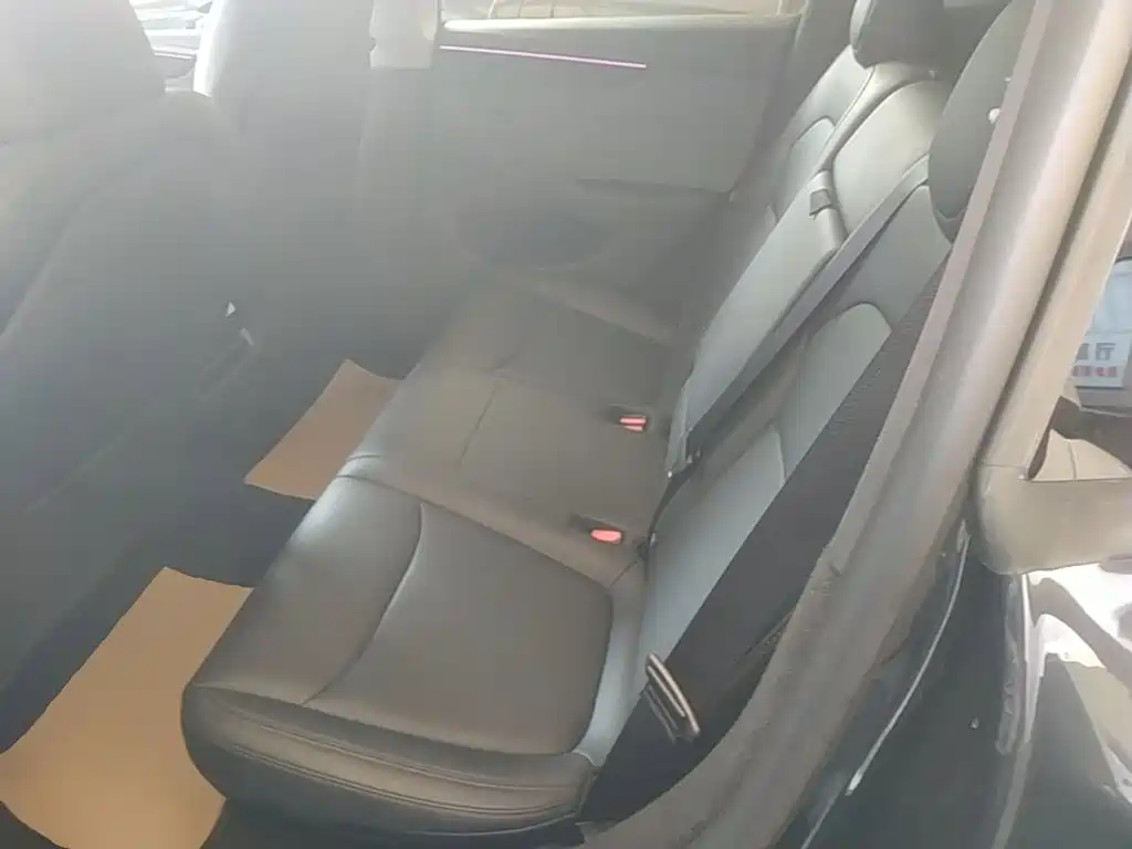 Tesla Model Y — миниатюра 17
