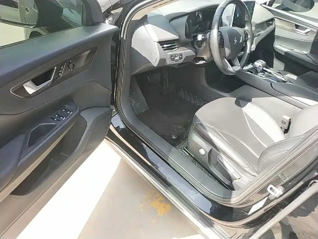 Hongqi Hongqi E-QM5 — миниатюра 12