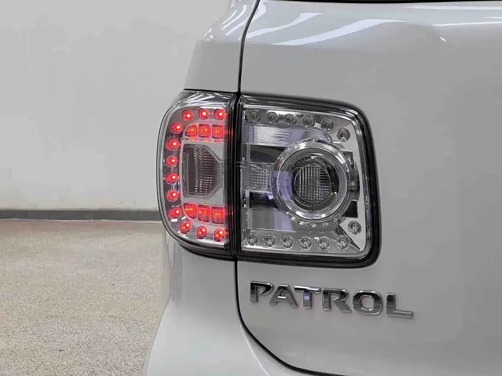 Nissan Patrol — миниатюра 6