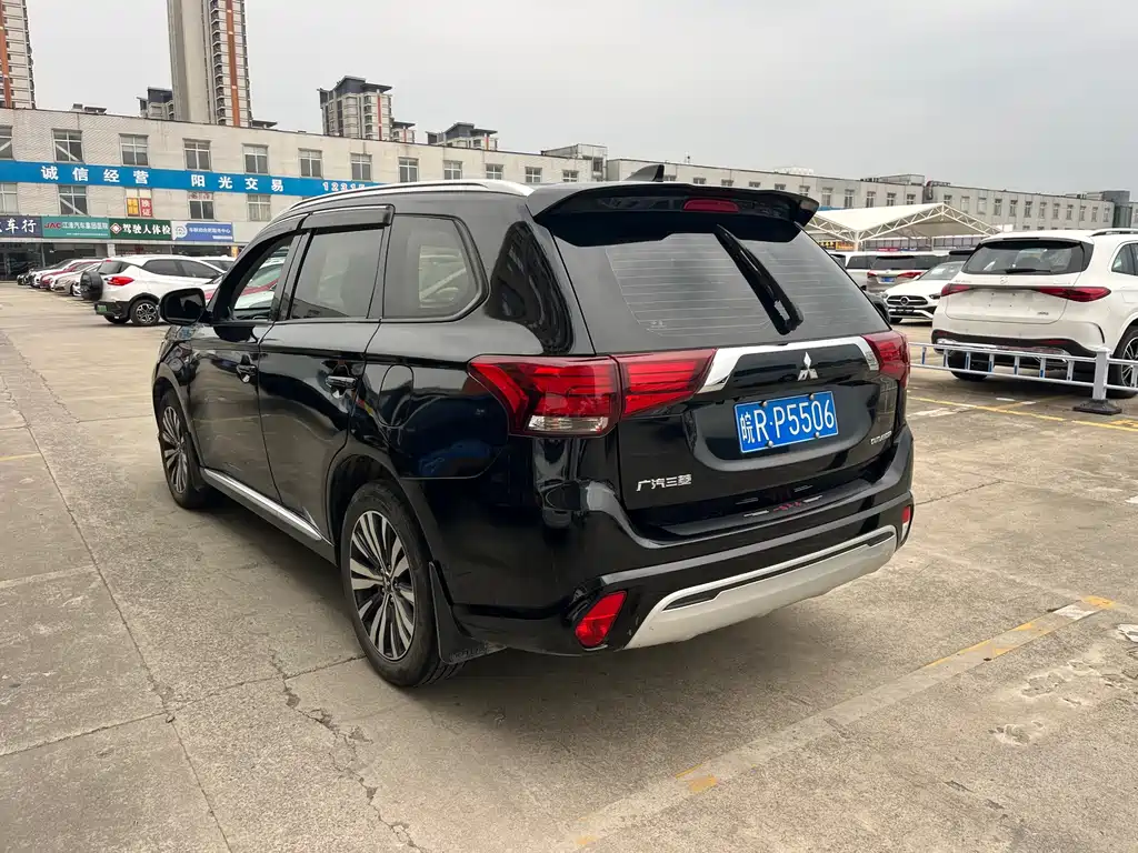 Mitsubishi Outlander — миниатюра 8