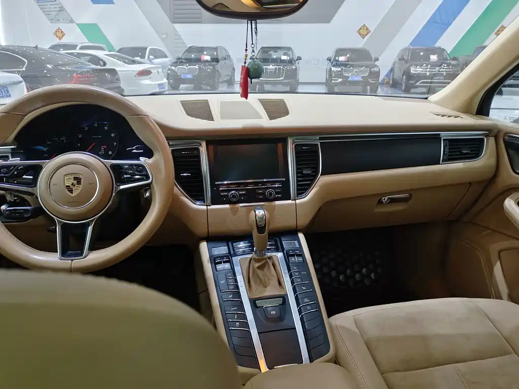 Porsche Macan — миниатюра 5
