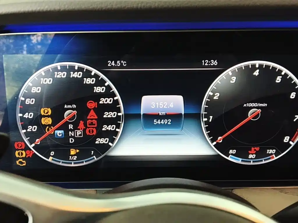 Mercedes-Benz E-Class — миниатюра 12