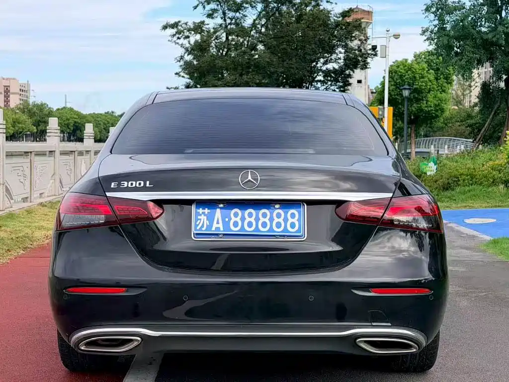 Mercedes-Benz E-Class — миниатюра 8