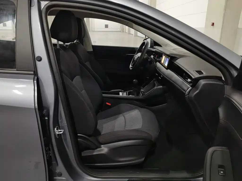 Roewe i5 — миниатюра 23