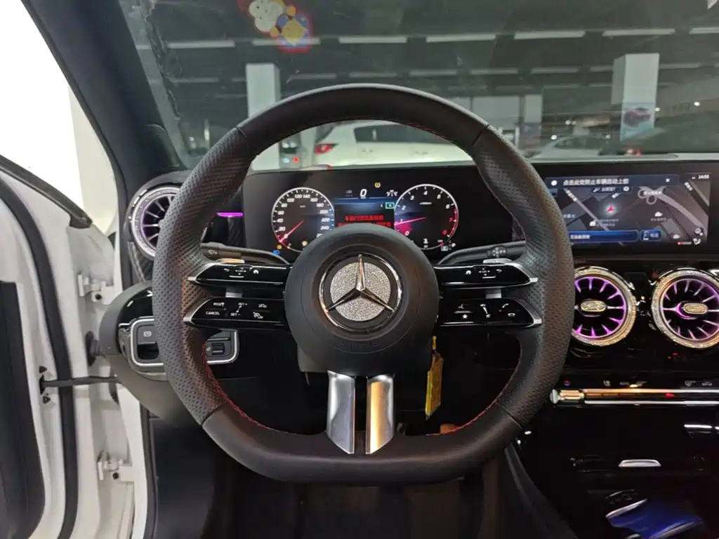 Mercedes-Benz A-Class — миниатюра 11