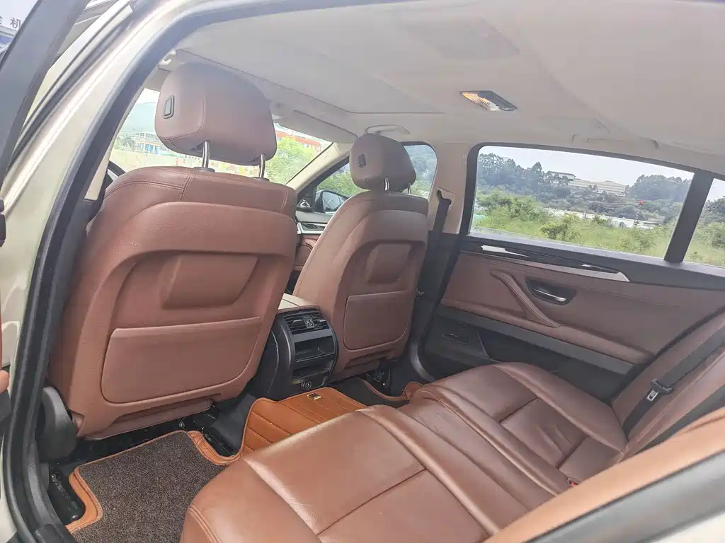 BMW 5 Series — миниатюра 7