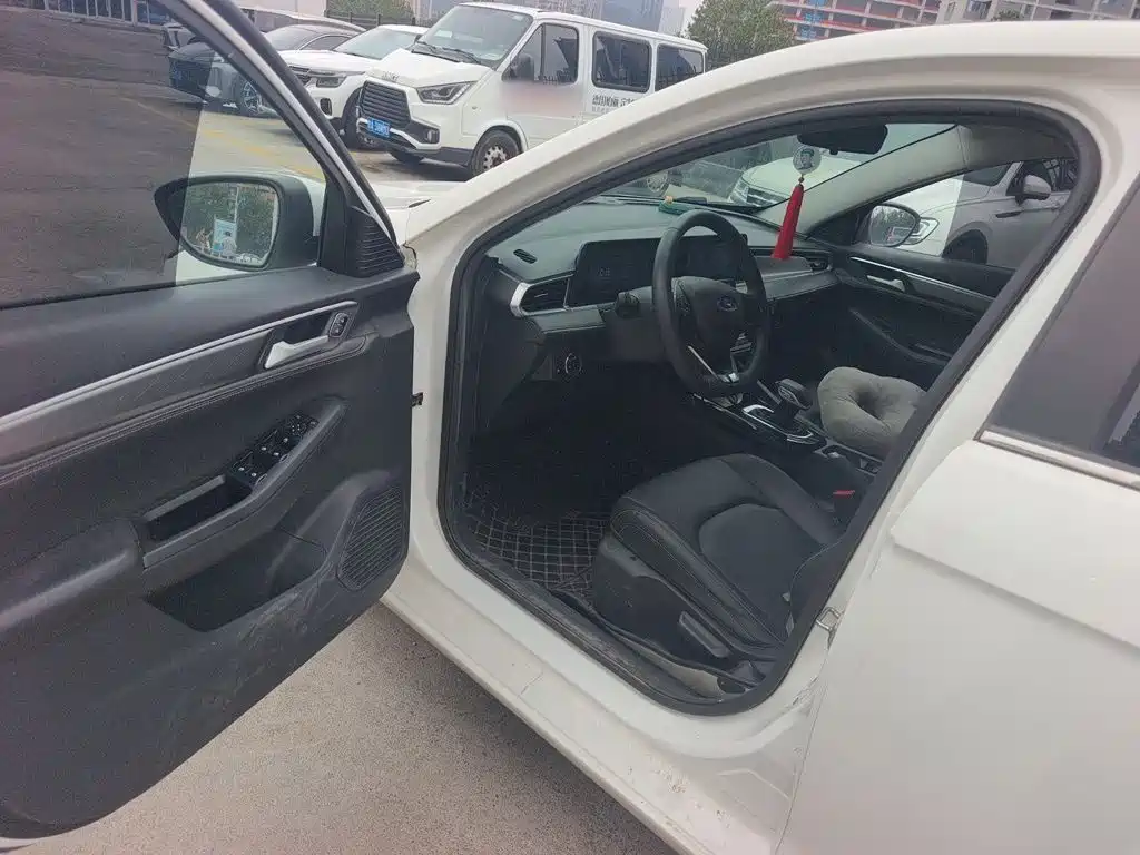 Ford Escort — миниатюра 17