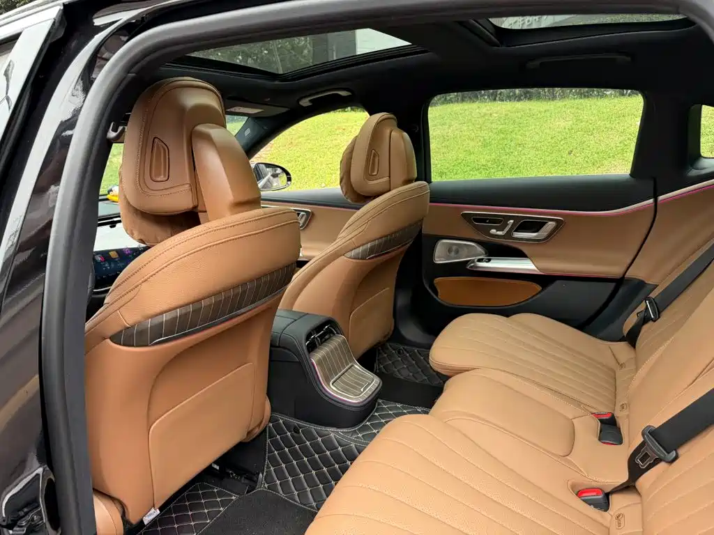 Mercedes-Benz E-Class — миниатюра 11