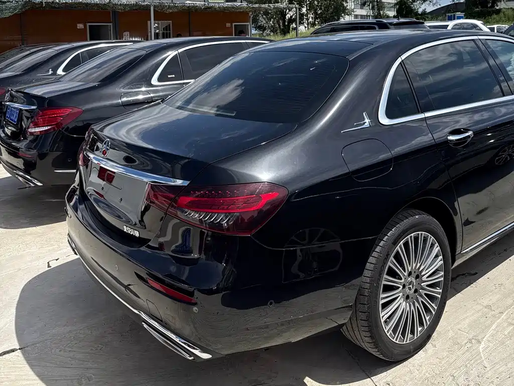 Mercedes-Benz E-Class — миниатюра 15