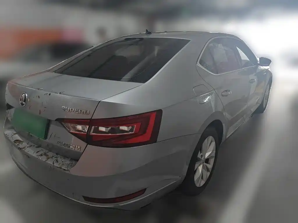 Skoda Superb — миниатюра 5