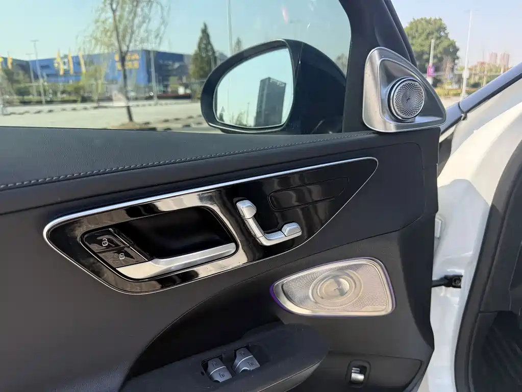 Mercedes-Benz C-Class — миниатюра 11