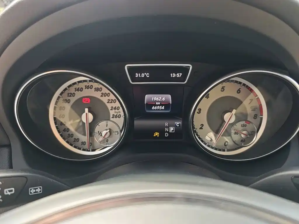 Mercedes-Benz GLA — миниатюра 12