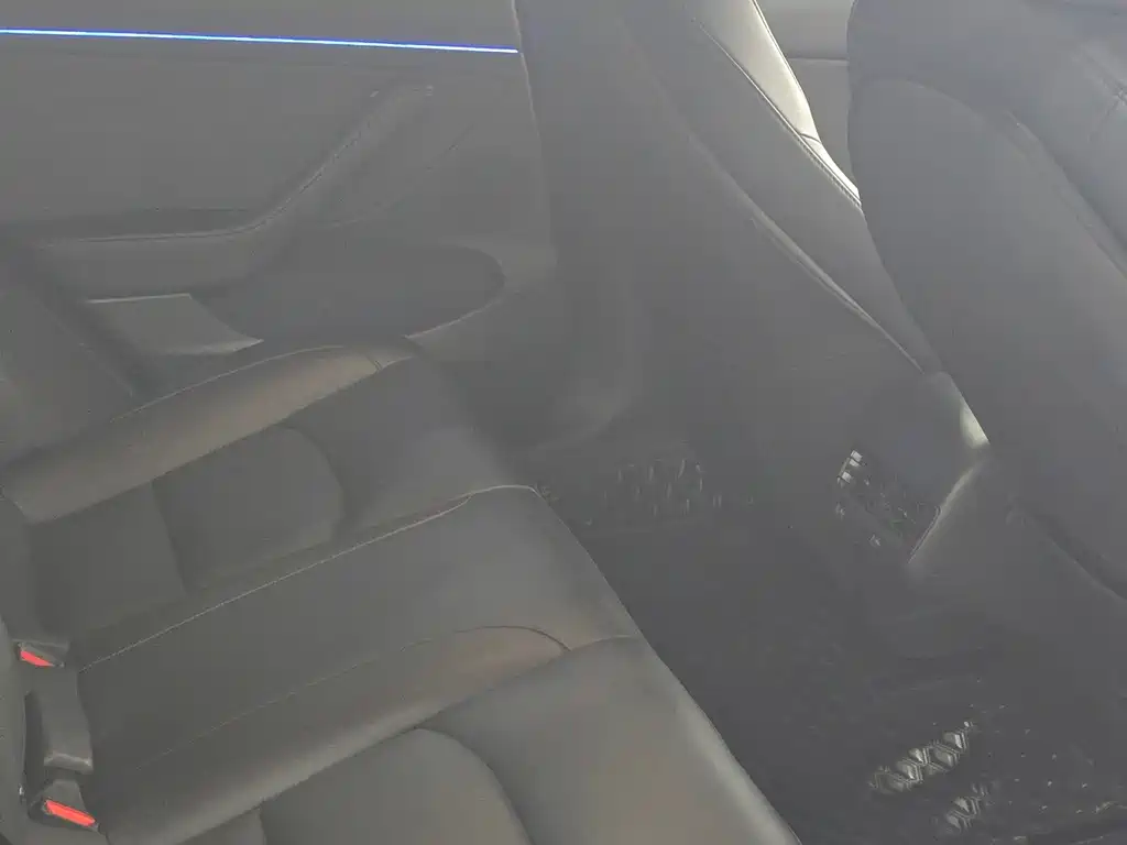 Tesla Model 3 — миниатюра 8