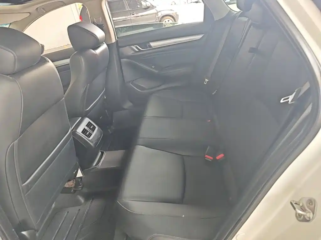 Honda Accord — миниатюра 17