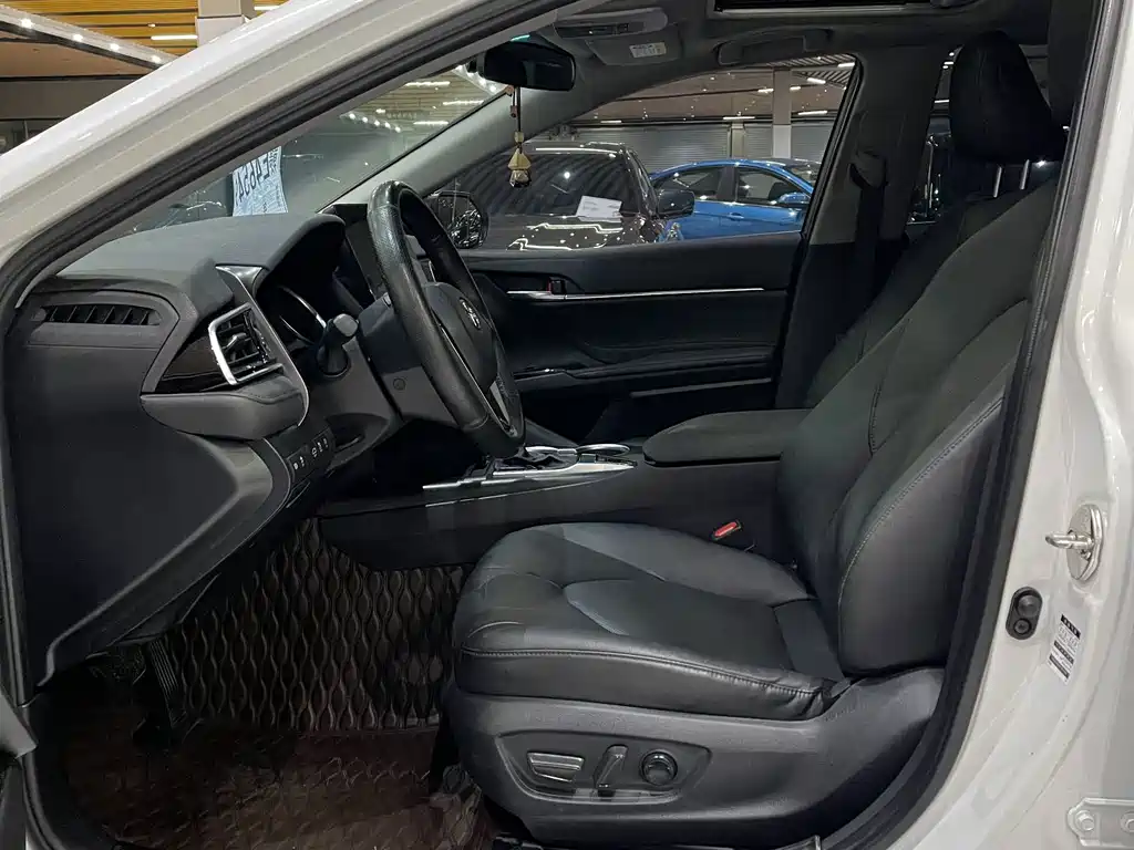 Toyota Camry — миниатюра 4