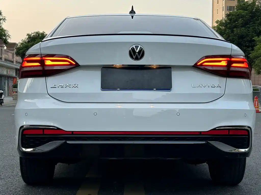 Volkswagen Lavida — миниатюра 5