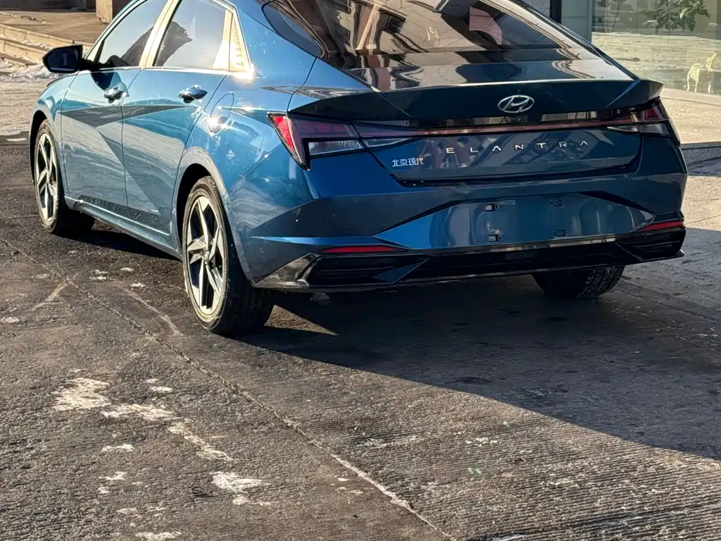 HYUNDAI ELANTRA