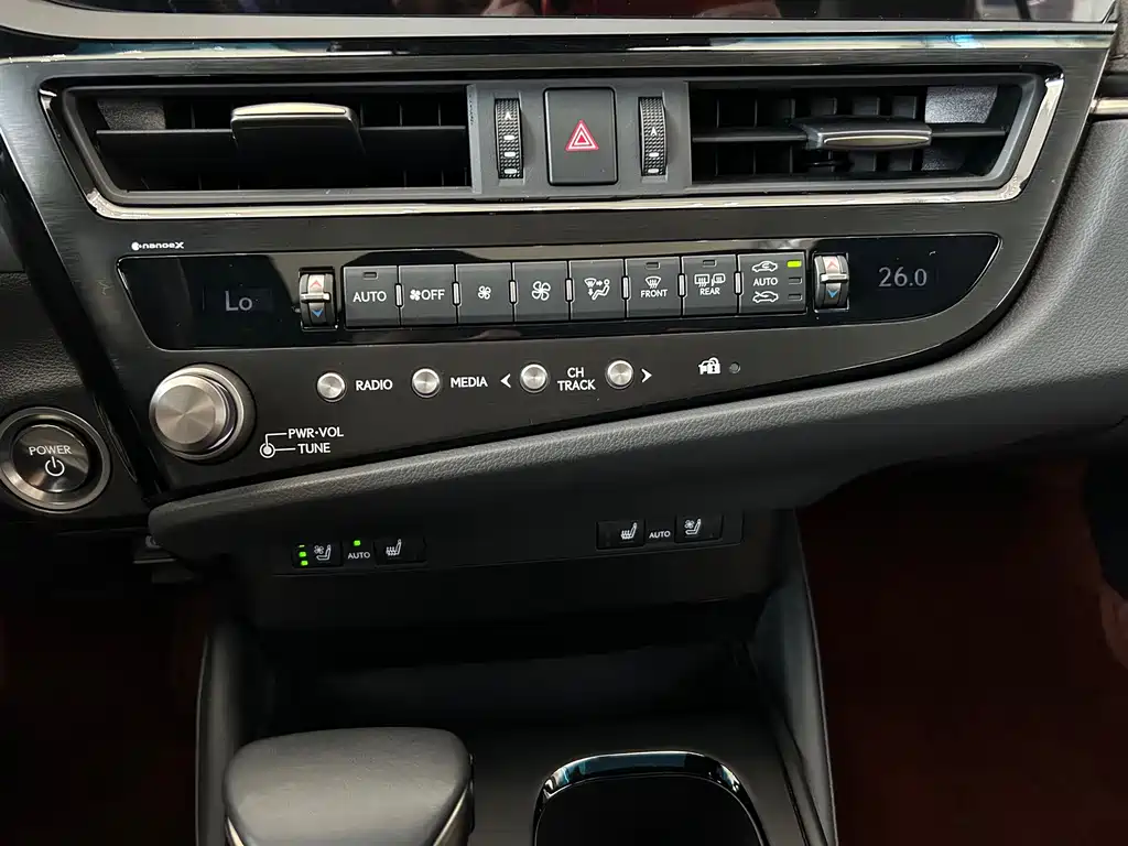 Lexus ES — миниатюра 16